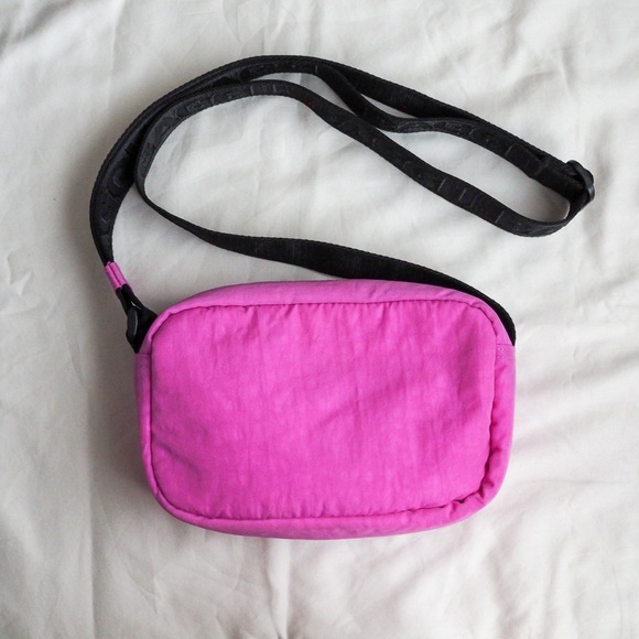 BAGGU Camera Crossbody bag in Extra Pink - Picture 2 of 5